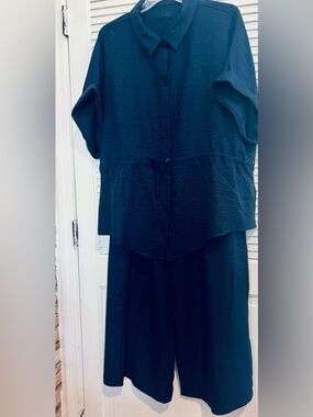 Women’s Two-Piece Relaxed Button-Front Pant Suit.  Plus size 4x.   Navy Blue.